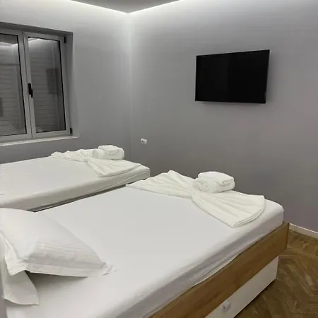 Nanu Center Apartman *