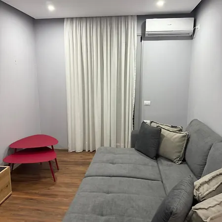 Nanu Center Apartman *